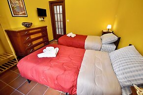 De Angelis Central House