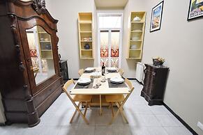 De Angelis Central House