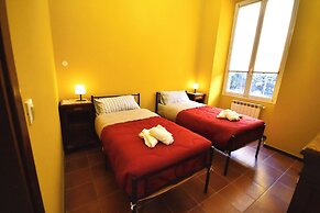 De Angelis Central House