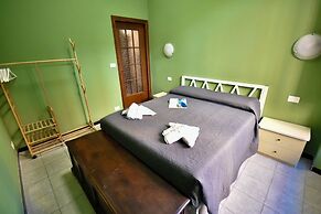 De Angelis Central House