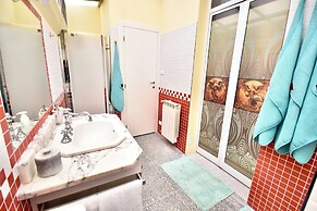 De Angelis Central House