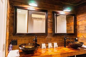 Miners Suite in Shaver Lake