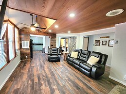 Miners Suite in Shaver Lake