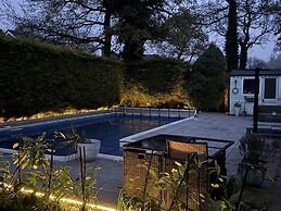 Tranquil Retreat at Oak Lodge - Swimming Pool