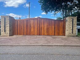 Tranquil Retreat at Oak Lodge - Swimming Pool