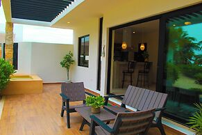 Corcomoran Luxury Beachfront house