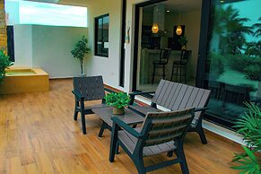 Corcomoran Luxury Beachfront house