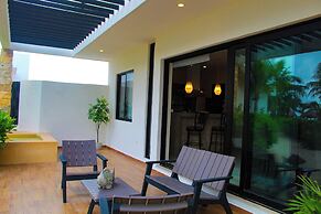 Corcomoran Luxury Beachfront house