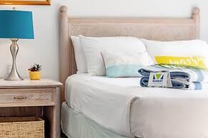 Ocean View  Condo with 2 double beds and Parking