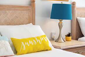 Ocean View  Condo with 2 double beds and Parking