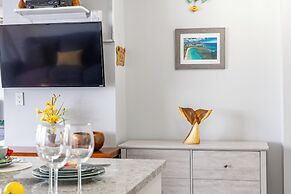 Ocean View  Condo with 2 double beds and Parking