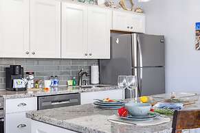 Ocean View  Condo with 2 double beds and Parking