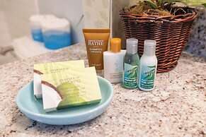 Ocean View  Condo with 2 double beds and Parking