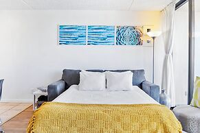 Ocean View  Condo with 2 double beds and Parking