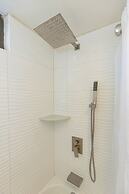 Ocean View  Condo with 2 double beds and Parking