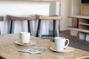 Ocean View  Condo with 2 double beds and Parking