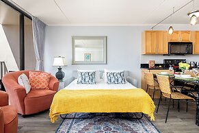 Ocean View  Condo with 2 double beds and Parking