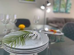 Ocean View  Condo with 2 double beds and Parking