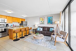 Ocean View  Condo with 2 double beds and Parking