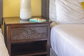 Ocean View  Condo with 2 double beds and Parking