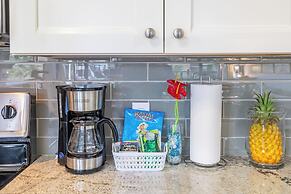 Ocean View  Condo with 2 double beds and Parking