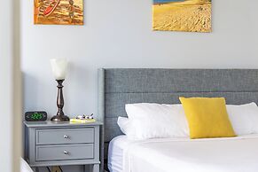 Ocean View  Condo with 2 double beds and Parking