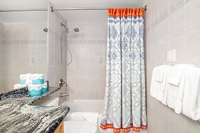 Ocean View  Condo with 2 double beds and Parking