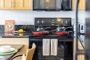 Ocean View  Condo with 2 double beds and Parking