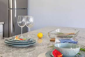 Ocean View  Condo with 2 double beds and Parking