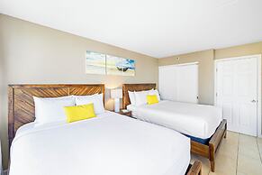 Ocean View  Condo with 2 double beds and Parking