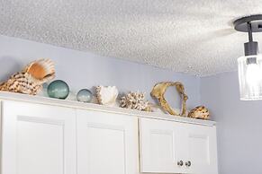 Ocean View  Condo with 2 double beds and Parking