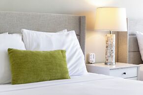 Ocean View  Condo with 2 double beds and Parking