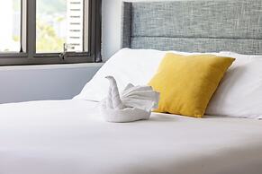 Ocean View  Condo with 2 double beds and Parking