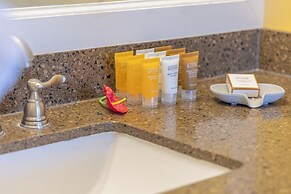 Ocean View  Condo with 2 double beds and Parking