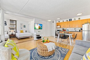 Ocean View  Condo with 2 double beds and Parking