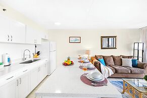 Ocean View  Condo with 2 double beds and Parking