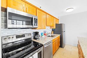 Ocean View  Condo with 2 double beds and Parking