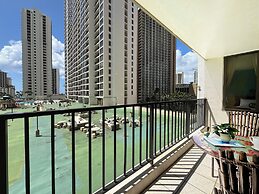 Ocean View  Condo with 2 double beds and Parking