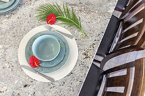 Ocean View  Condo with 2 double beds and Parking