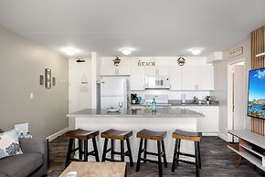 Ocean View  Condo with 2 double beds and Parking