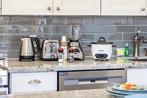 Ocean View  Condo with 2 double beds and Parking