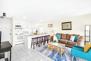 Ocean View  Condo with 2 double beds and Parking