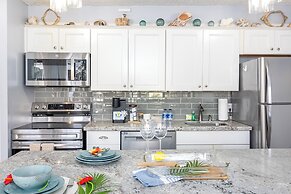 Ocean View  Condo with 2 double beds and Parking