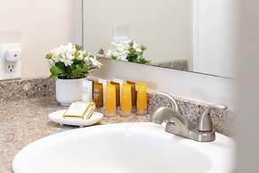 Ocean View  Condo with 2 double beds and Parking