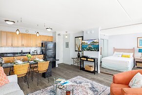 Ocean View  Condo with 2 double beds and Parking