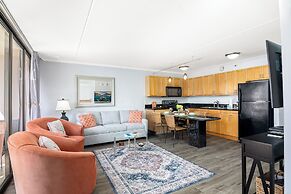 Ocean View  Condo with 2 double beds and Parking