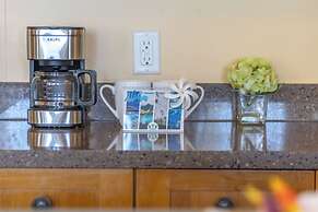 Ocean View  Condo with 2 double beds and Parking