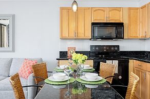 Ocean View  Condo with 2 double beds and Parking