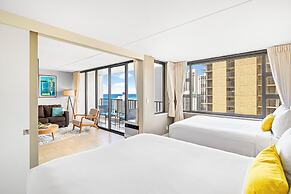 Ocean View  Condo with 2 double beds and Parking