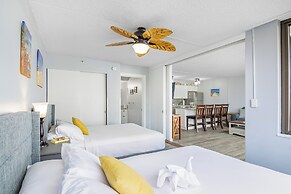 Ocean View  Condo with 2 double beds and Parking